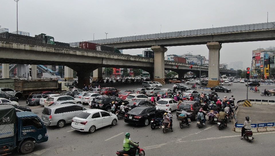 Hà Nội: Bến xe vắng khách, đường vành đai 3 ùn tắc kéo dài - Ảnh 6. Hà Nội: Bến xe vắng khách, đường vành đai 3 ùn tắc kéo dài - Ảnh 6.