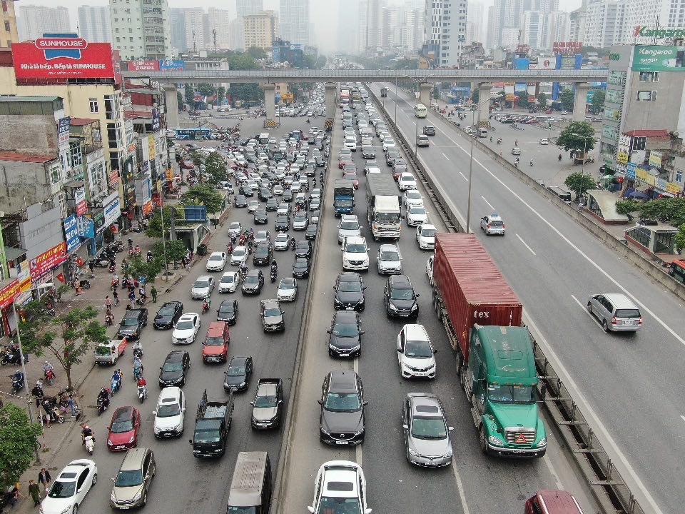 Hà Nội: Bến xe vắng khách, đường vành đai 3 ùn tắc kéo dài - Ảnh 9. Hà Nội: Bến xe vắng khách, đường vành đai 3 ùn tắc kéo dài - Ảnh 9.