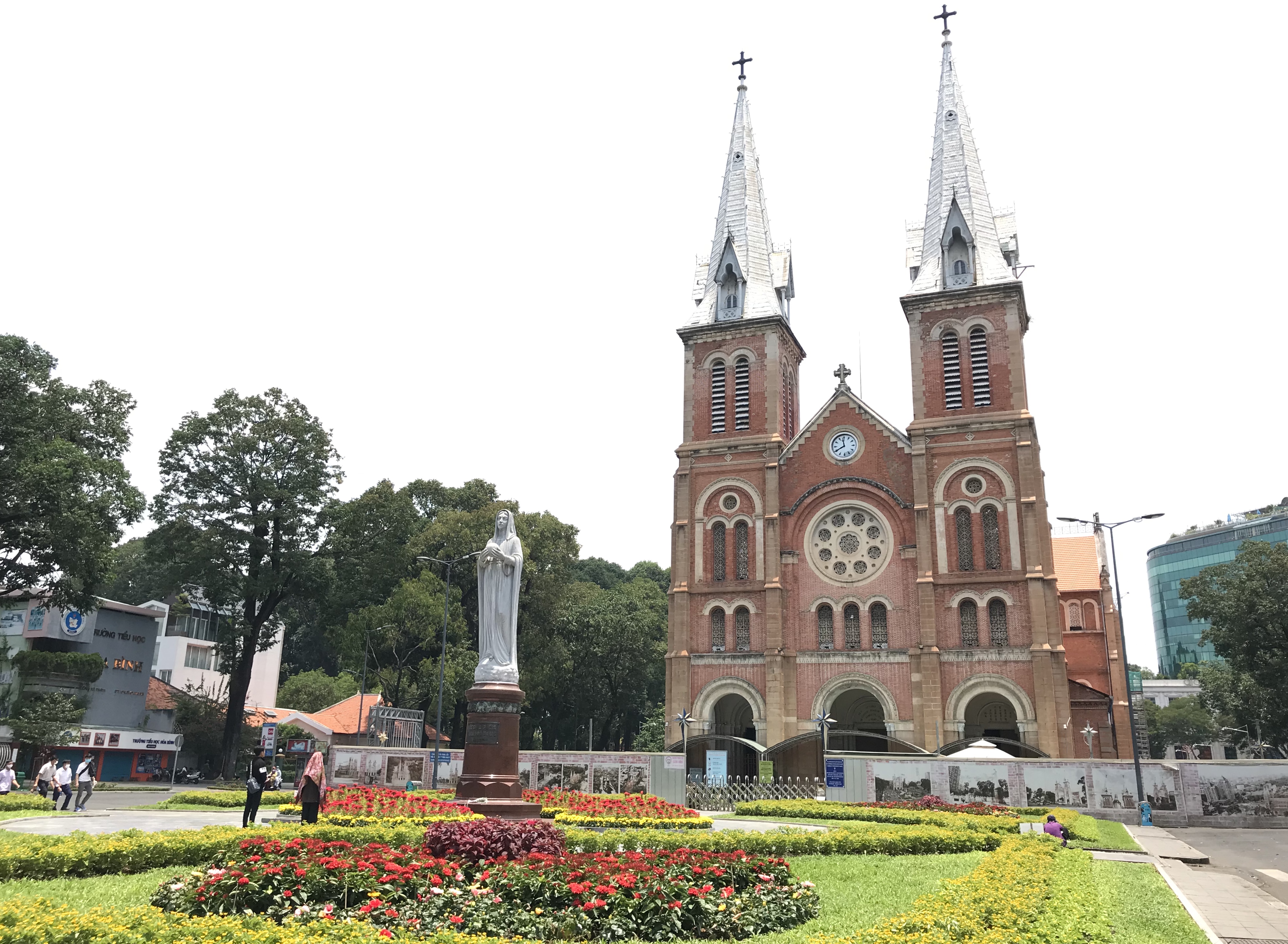 Ngày đầu nghỉ lễ 30/4, người dân đổ về Sở Thú Sài Gòn nhưng hụt hẫng ra về vì vẫn còn đóng cửa - Ảnh 11. Ngày đầu nghỉ lễ 30/4, người dân đổ về Sở Thú Sài Gòn nhưng hụt hẫng ra về vì vẫn còn đóng cửa - Ảnh 11.