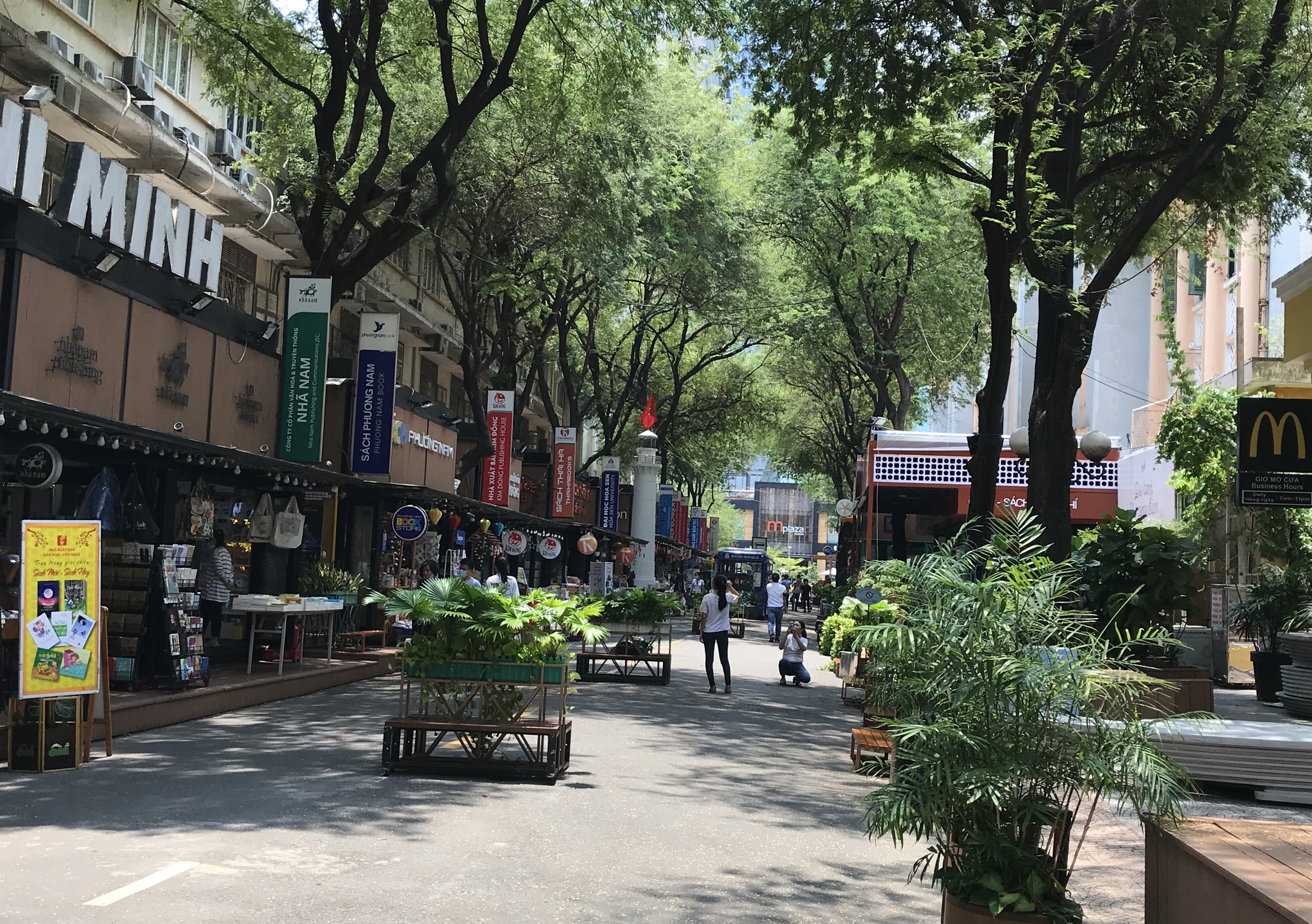 Ngày đầu nghỉ lễ 30/4, người dân đổ về Sở Thú Sài Gòn nhưng hụt hẫng ra về vì vẫn còn đóng cửa - Ảnh 13. Ngày đầu nghỉ lễ 30/4, người dân đổ về Sở Thú Sài Gòn nhưng hụt hẫng ra về vì vẫn còn đóng cửa - Ảnh 13.