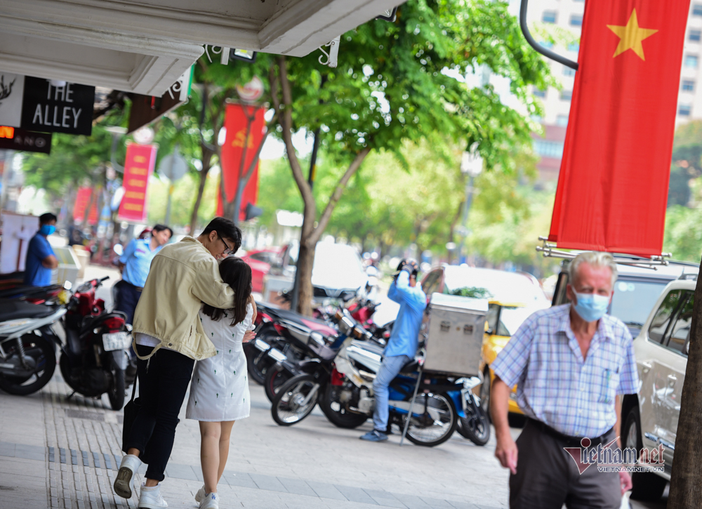 Vẻ đẹp bình dị của TP HCM trong ngày 45 năm thống nhất đất nước - Ảnh 16. Vẻ đẹp bình dị của TP HCM trong ngày 45 năm thống nhất đất nước - Ảnh 16.
