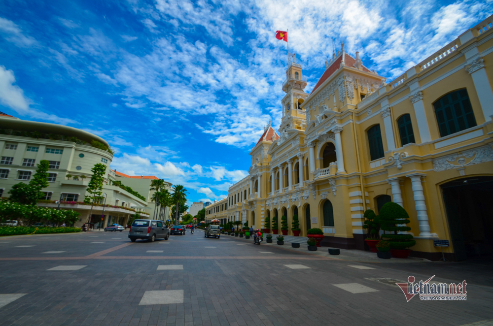 Vẻ đẹp bình dị của TP HCM trong ngày 45 năm thống nhất đất nước - Ảnh 5. Vẻ đẹp bình dị của TP HCM trong ngày 45 năm thống nhất đất nước - Ảnh 5.