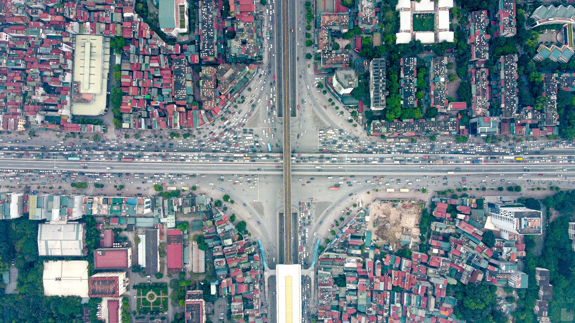 Hà Nội: Hình ảnh ô tô 'không lối thoát' tại đường vành đai 3 trên cao - Ảnh 2. Hà Nội: Hình ảnh ô tô 'không lối thoát' tại đường vành đai 3 trên cao - Ảnh 2.