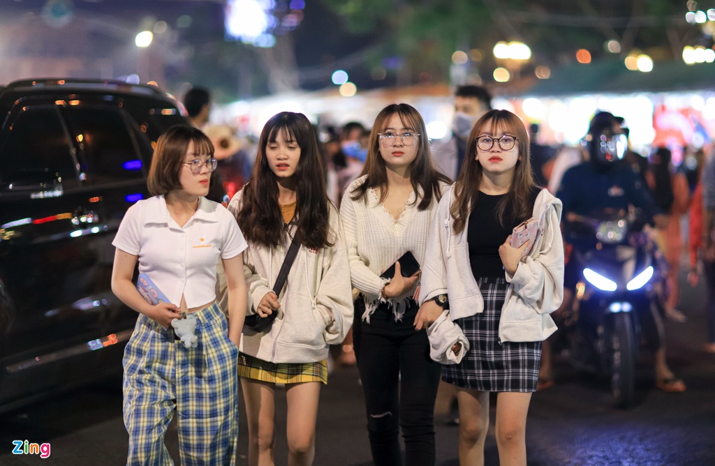 Chen chúc ở chợ đêm Đà Lạt - Ảnh 9.