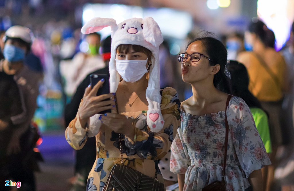 Chen chúc ở chợ đêm Đà Lạt - Ảnh 11.