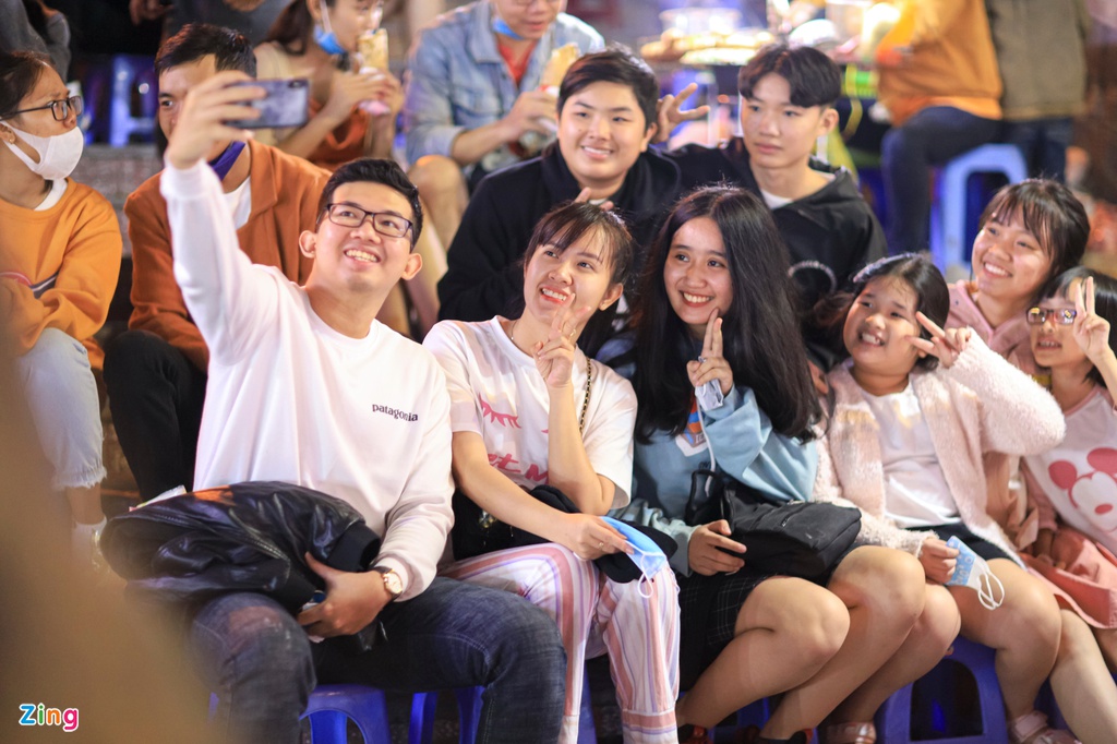 Chen chúc ở chợ đêm Đà Lạt - Ảnh 5.