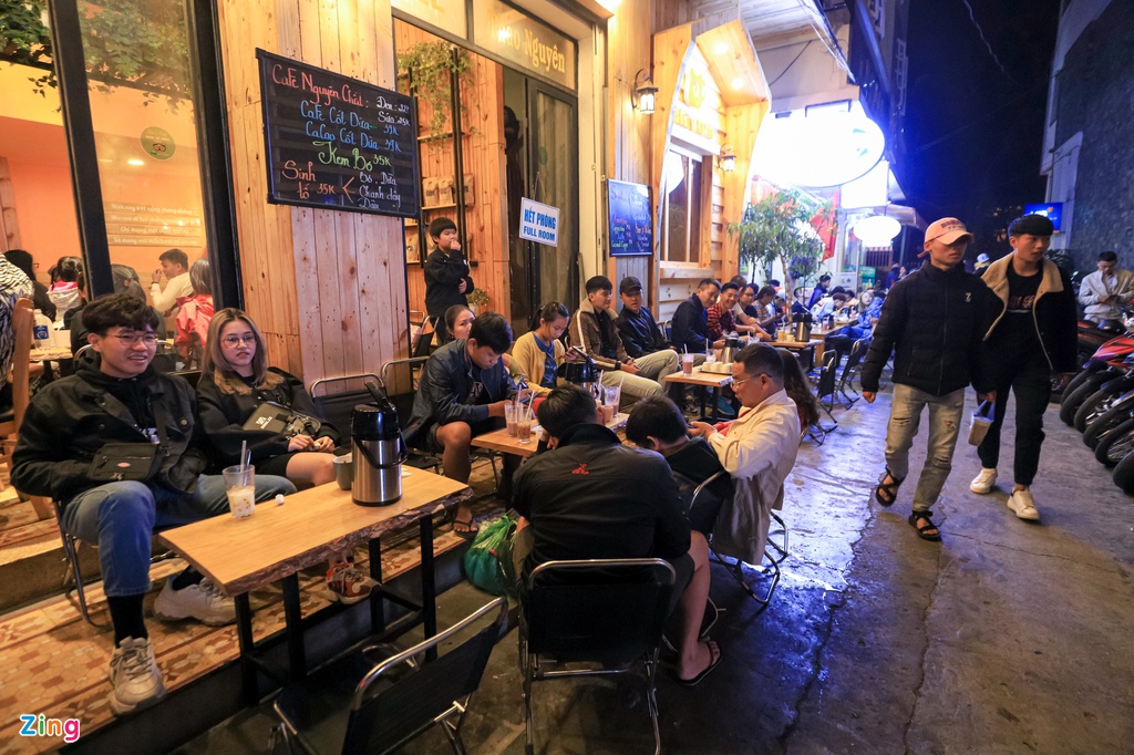 Chen chúc ở chợ đêm Đà Lạt - Ảnh 6.