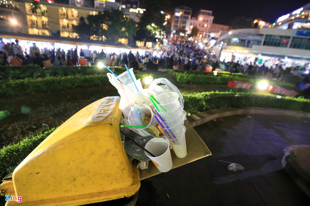 Chen chúc ở chợ đêm Đà Lạt - Ảnh 7.