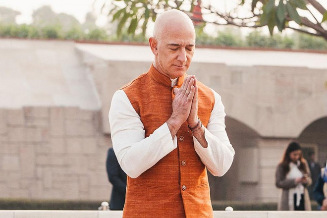 Giàu nhất hành tinh, Jeff Bezos làm từ thiện khác giới tỉ phú thế nào? - Ảnh 1. Giàu nhất hành tinh, Jeff Bezos làm từ thiện khác giới tỉ phú thế nào? - Ảnh 1.
