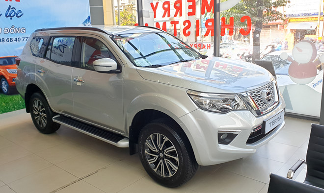 9 mẫu ô tô đang giảm giá hàng trăm triệu đồng tại Việt Nam - Ảnh 1. 9 mẫu ô tô đang giảm giá hàng trăm triệu đồng tại Việt Nam - Ảnh 1.