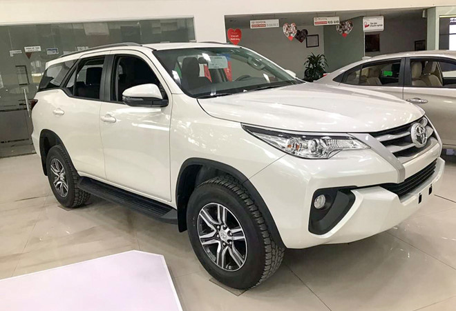 9 mẫu ô tô đang giảm giá hàng trăm triệu đồng tại Việt Nam - Ảnh 5. 9 mẫu ô tô đang giảm giá hàng trăm triệu đồng tại Việt Nam - Ảnh 5.