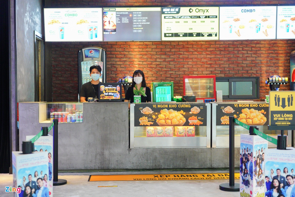 Rạp chiếu phim thực hiện giãn cách, khử khuẩn ngày trở lại - Ảnh 11. Rạp chiếu phim thực hiện giãn cách, khử khuẩn ngày trở lại - Ảnh 11.