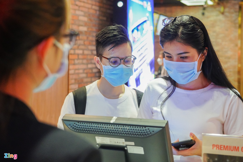 Rạp chiếu phim thực hiện giãn cách, khử khuẩn ngày trở lại - Ảnh 13. Rạp chiếu phim thực hiện giãn cách, khử khuẩn ngày trở lại - Ảnh 13.