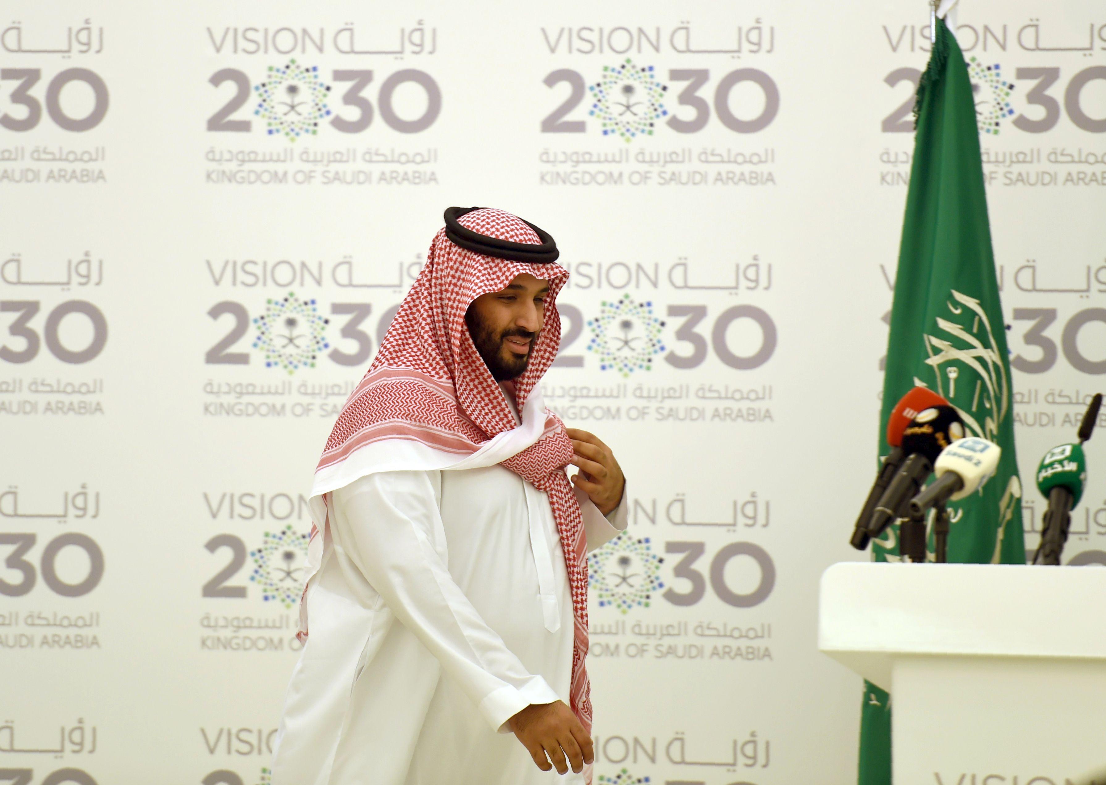 'Mắt kẹt' giữa đại dịch Covid-19 và khủng hoảng giá dầu, Saudi Arabia tăng thuế VAT lên gấp 3 - Ảnh 2.