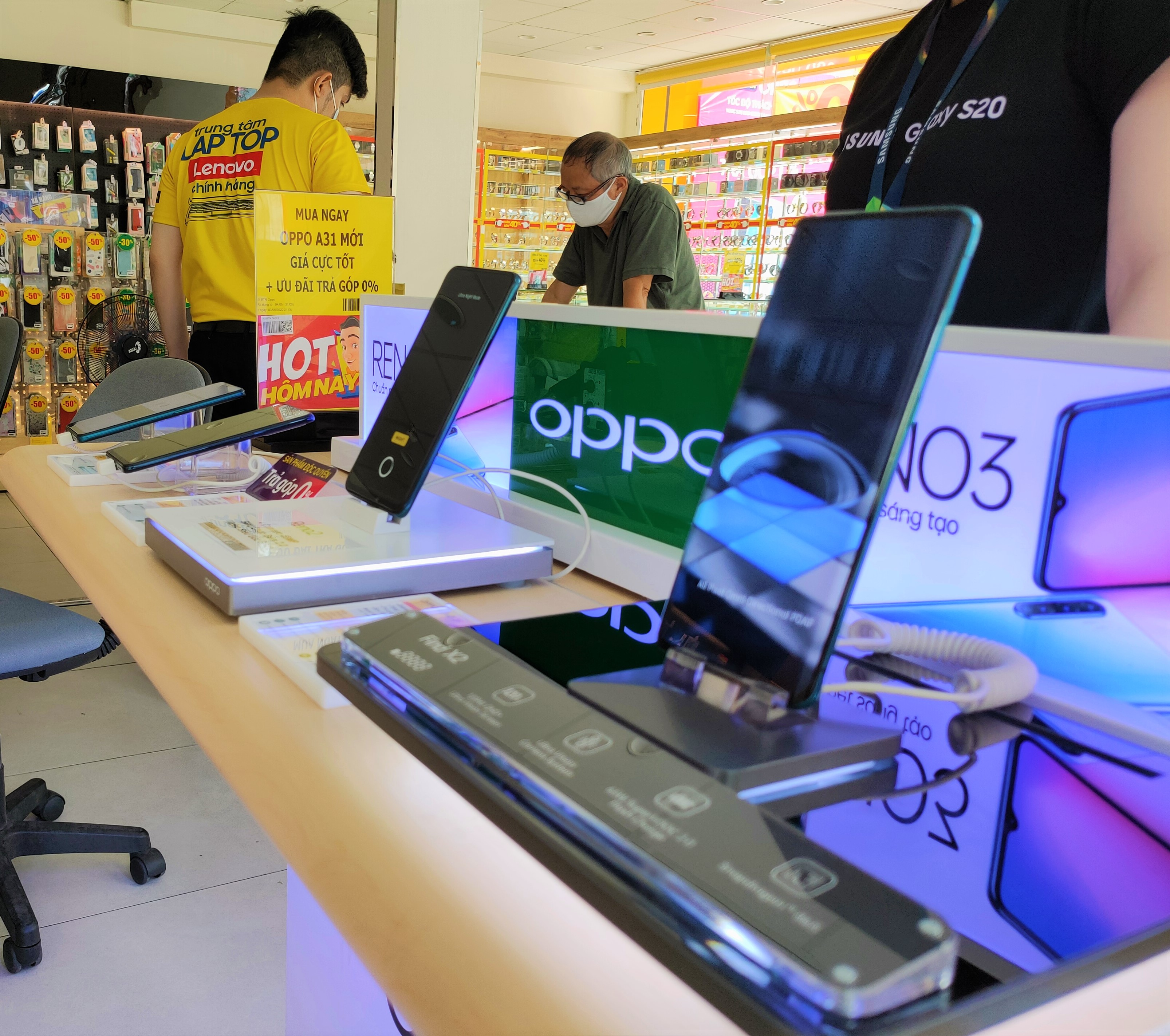 Điện thoại giảm giá: iPhone và Android có nhiều biến động - Ảnh 2.