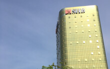 Gần nửa năm chính quyền không xử lí được chủ đầu tư tòa nhà SHB và Risemount Apartment lắp kính vàng sai phép
