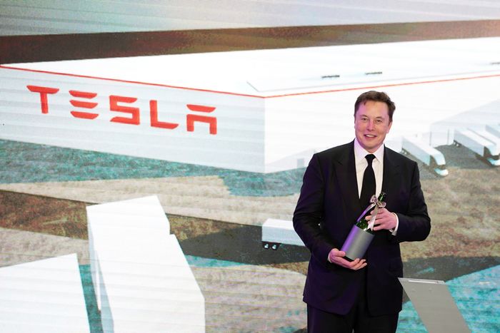 Chuyện lạ có thật: Tỉ phú Elon Musk hết tiền, phải bán nhà cửa để trả nợ, vay nợ bạn bè để trang trải cuộc sống - Ảnh 2.