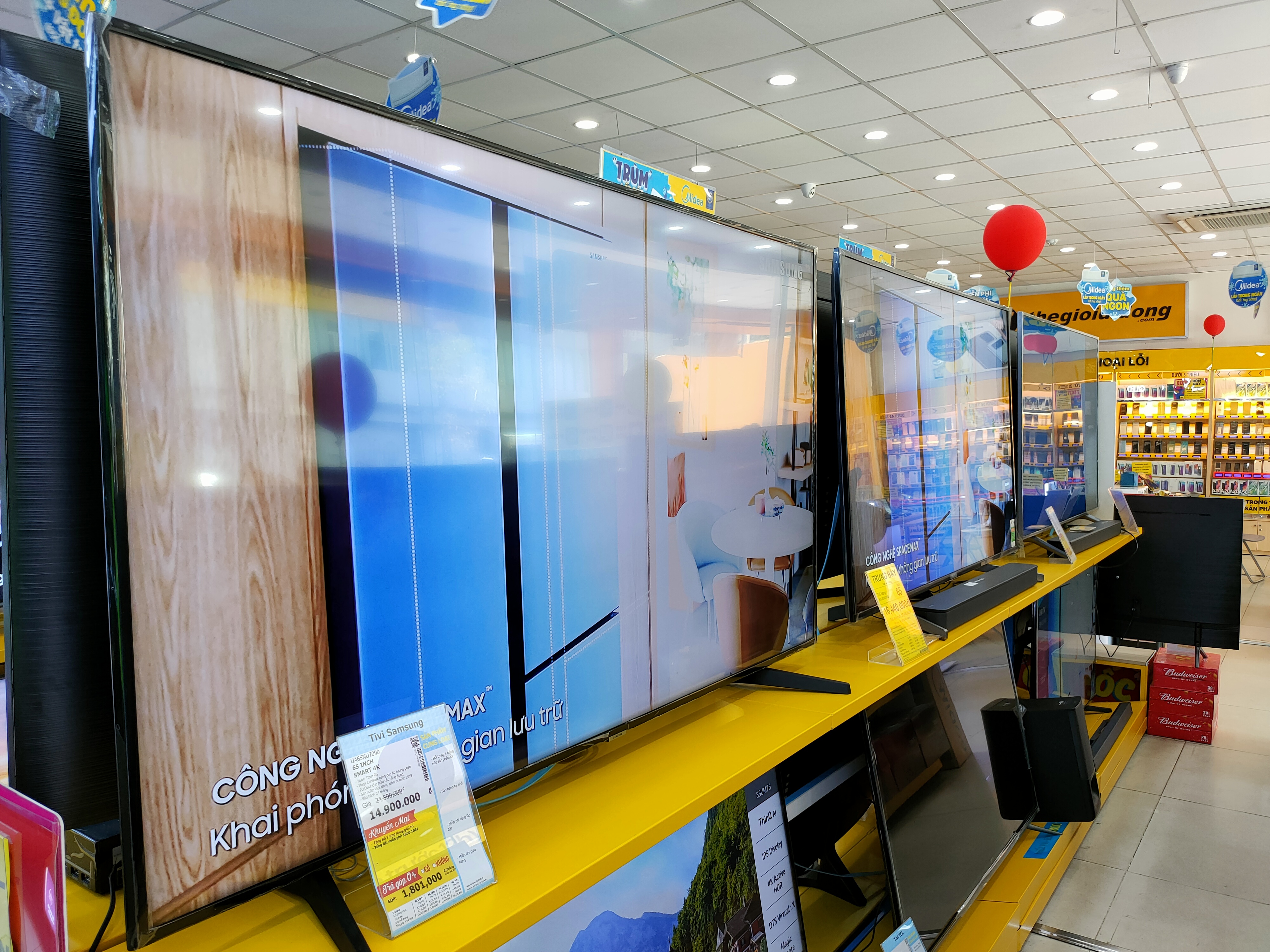 Nhiều sản phẩm tivi giảm giá sau đại dịch Covid-19 - Ảnh 3. Nhiều sản phẩm tivi giảm giá sau đại dịch Covid-19 - Ảnh 3.