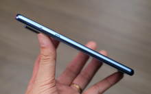 Bphone B86 có thật là smartphone đầu tiên không phím bấm?