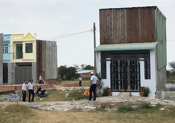 Nhiều sai phạm trong quản lí đất đai, ngân sách ở Bình Chánh - Ảnh 1. Nhiều sai phạm trong quản lí đất đai, ngân sách ở Bình Chánh - Ảnh 1.