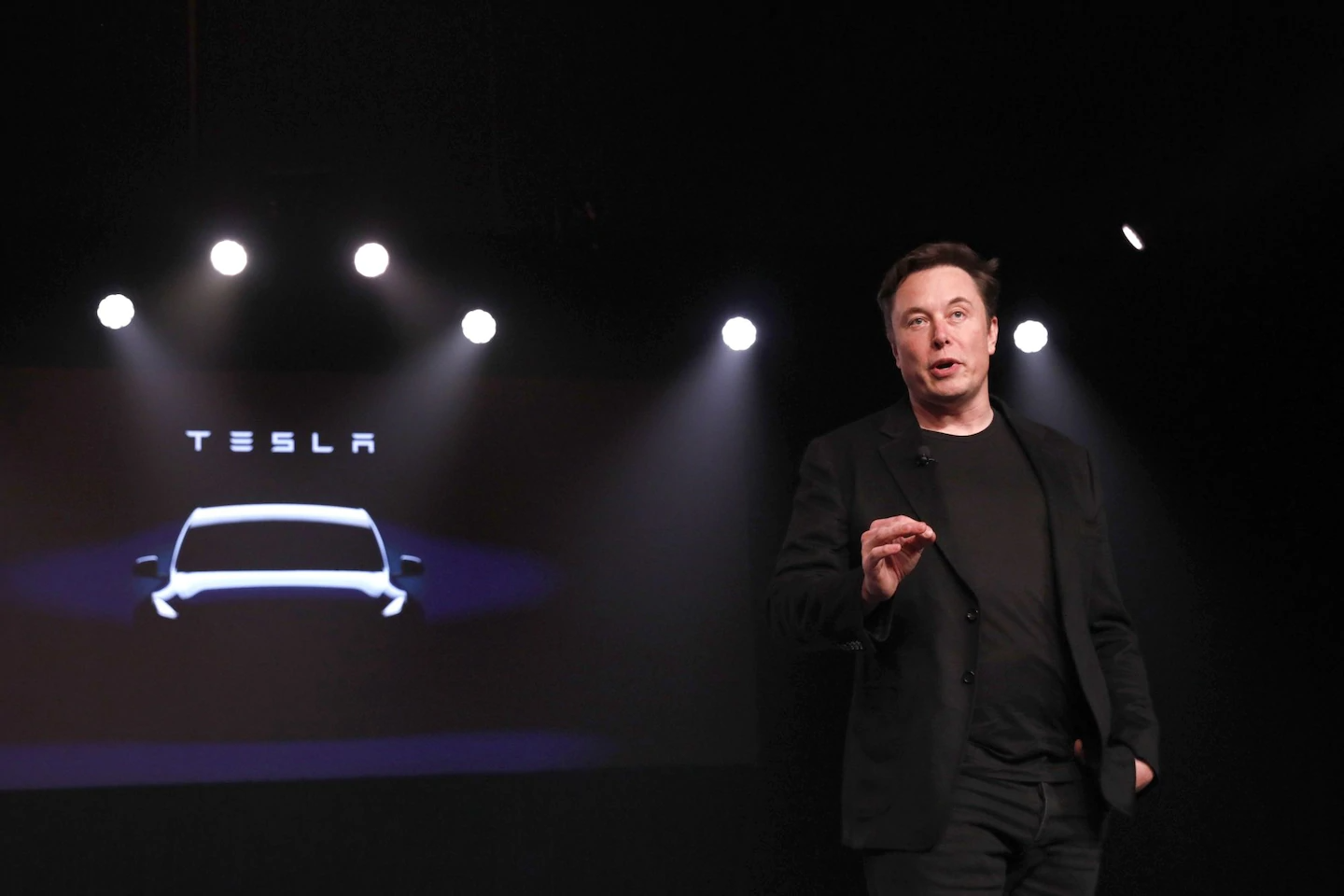Tỉ phú Elon Musk có thể bị bắt giữ vì kiên quyết mở cửa nhà máy giữa mùa dịch Covid-19 - Ảnh 2. Tỉ phú Elon Musk có thể bị bắt giữ vì kiên quyết mở cửa nhà máy giữa mùa dịch Covid-19 - Ảnh 2.