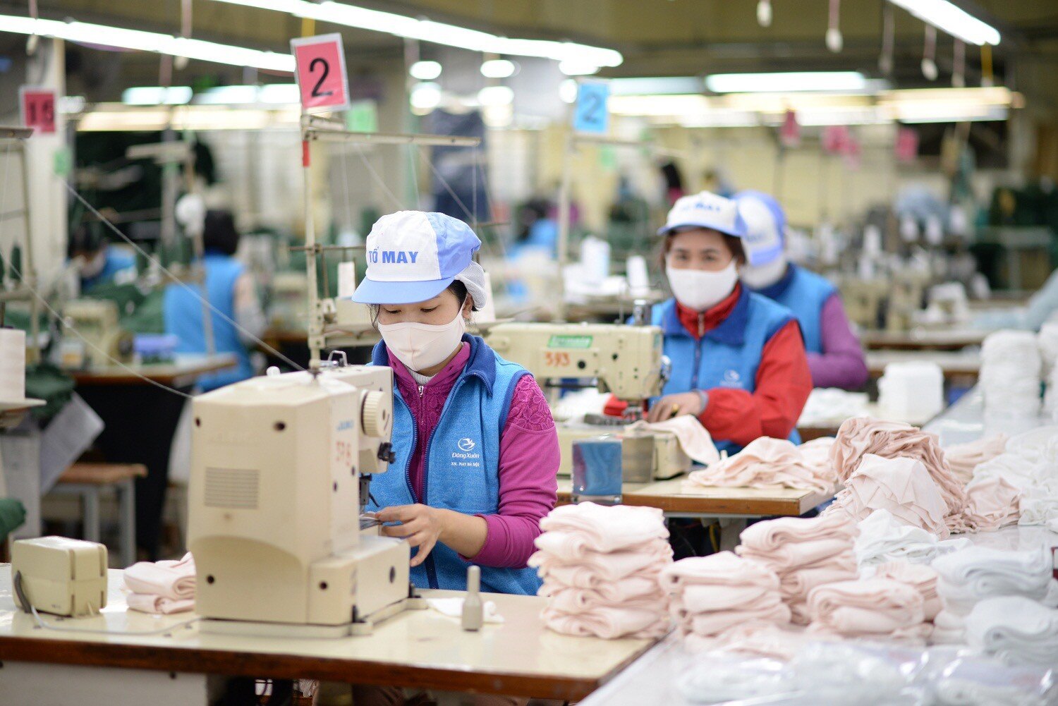 670.000 lao động bị mất việc trong 4 tháng đầu năm do Covid-19 - Ảnh 3. 670.000 lao động bị mất việc trong 4 tháng đầu năm do Covid-19 - Ảnh 3.