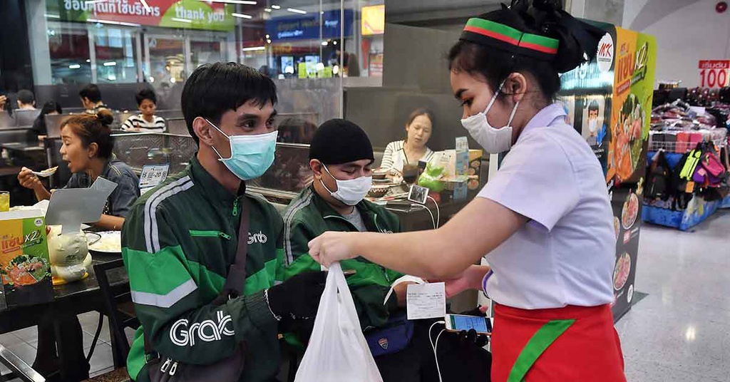 Gọi xe thất thủ, giao đồ ăn lên ngôi trong dịch Covid-19 - Ảnh 3. Gọi xe thất thủ, giao đồ ăn lên ngôi trong dịch Covid-19 - Ảnh 3.