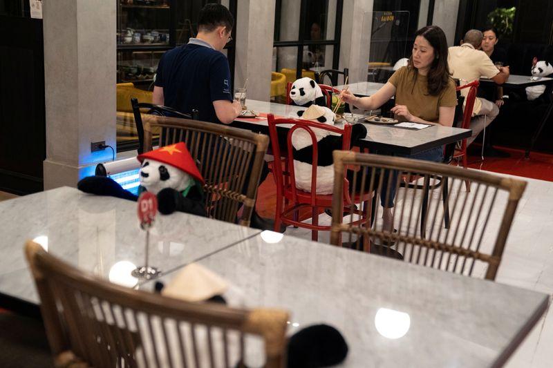 Nhà hàng Việt tại Thái Lan 'tung chiêu' độc lạ thu hút thực khách - Ảnh 1.