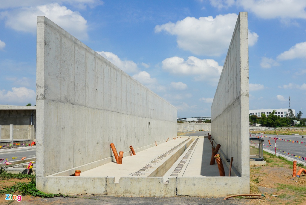 Metro số 1 gấp rút hoàn thiện đón đoàn tàu đầu tiên chạy thử nghiệm - Ảnh 10. Metro số 1 gấp rút hoàn thiện đón đoàn tàu đầu tiên chạy thử nghiệm - Ảnh 10.