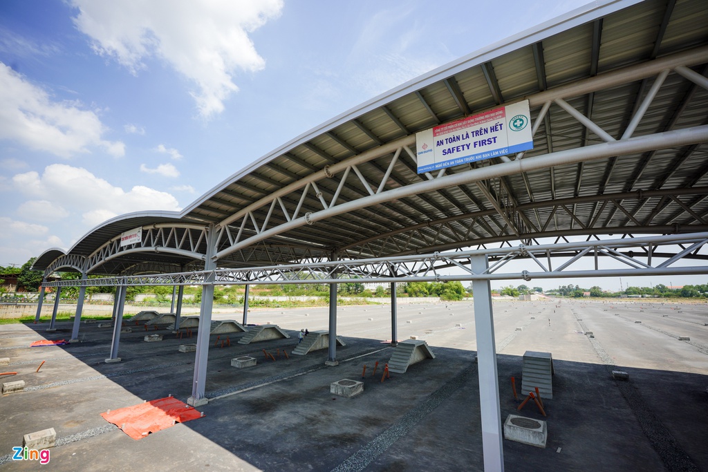 Metro số 1 gấp rút hoàn thiện đón đoàn tàu đầu tiên chạy thử nghiệm - Ảnh 12. Metro số 1 gấp rút hoàn thiện đón đoàn tàu đầu tiên chạy thử nghiệm - Ảnh 12.