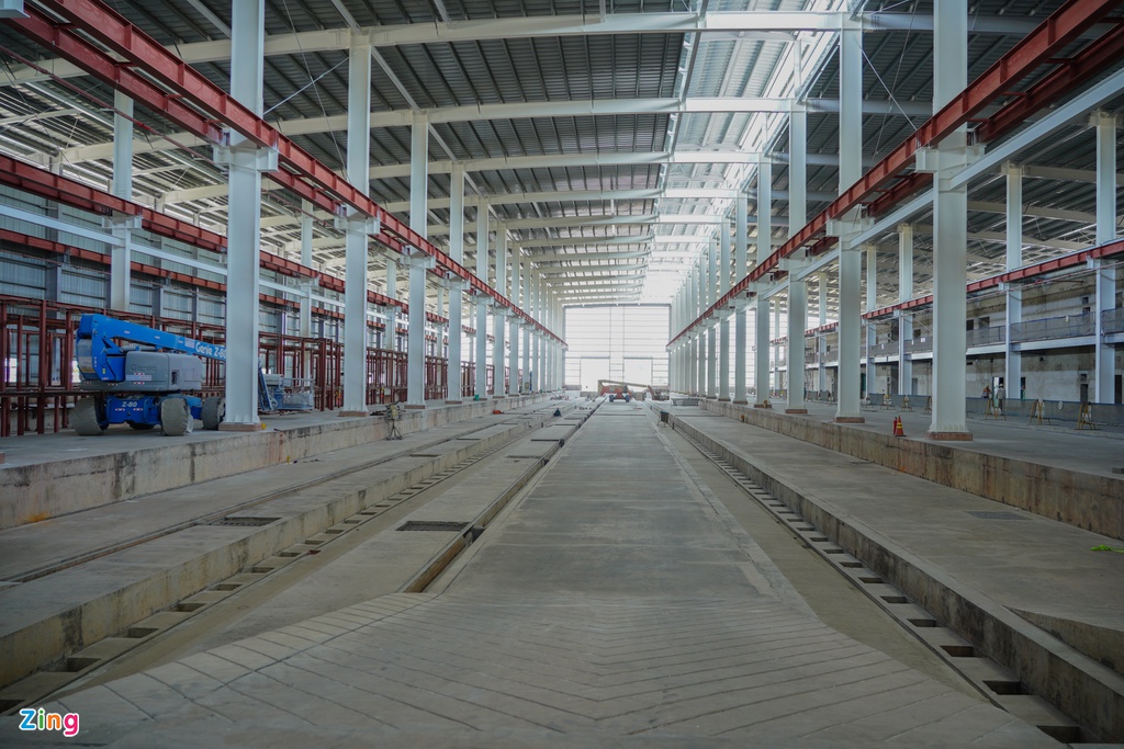 Metro số 1 gấp rút hoàn thiện đón đoàn tàu đầu tiên chạy thử nghiệm - Ảnh 8. Metro số 1 gấp rút hoàn thiện đón đoàn tàu đầu tiên chạy thử nghiệm - Ảnh 8.