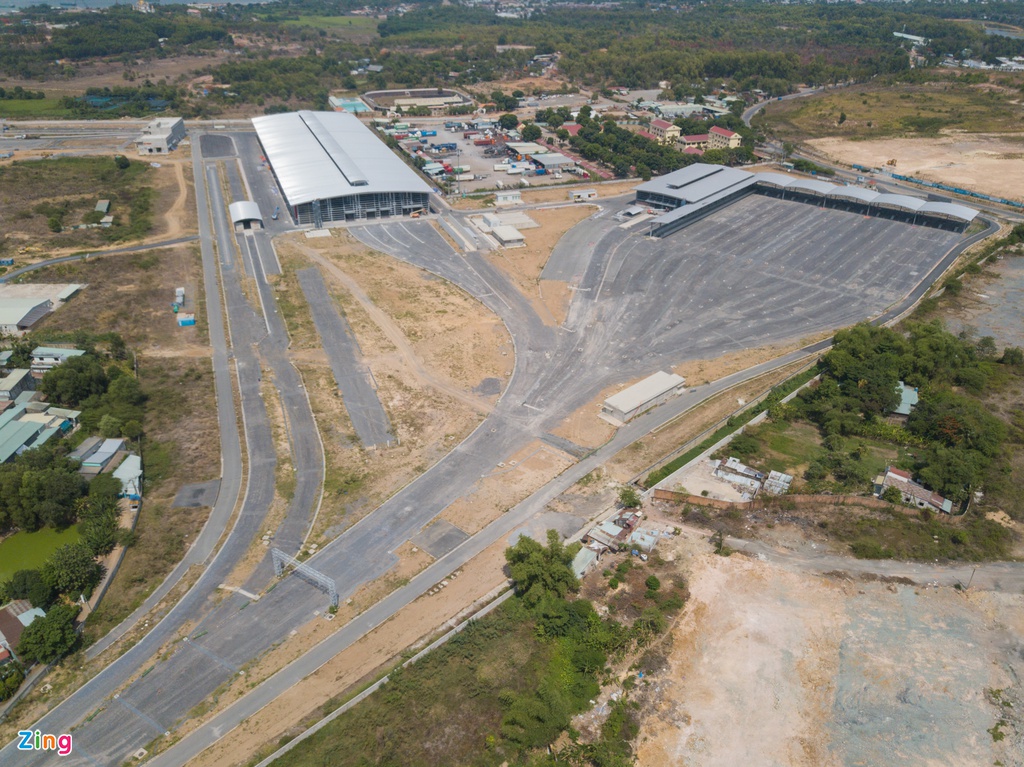 Metro số 1 gấp rút hoàn thiện đón đoàn tàu đầu tiên chạy thử nghiệm - Ảnh 13. Metro số 1 gấp rút hoàn thiện đón đoàn tàu đầu tiên chạy thử nghiệm - Ảnh 13.