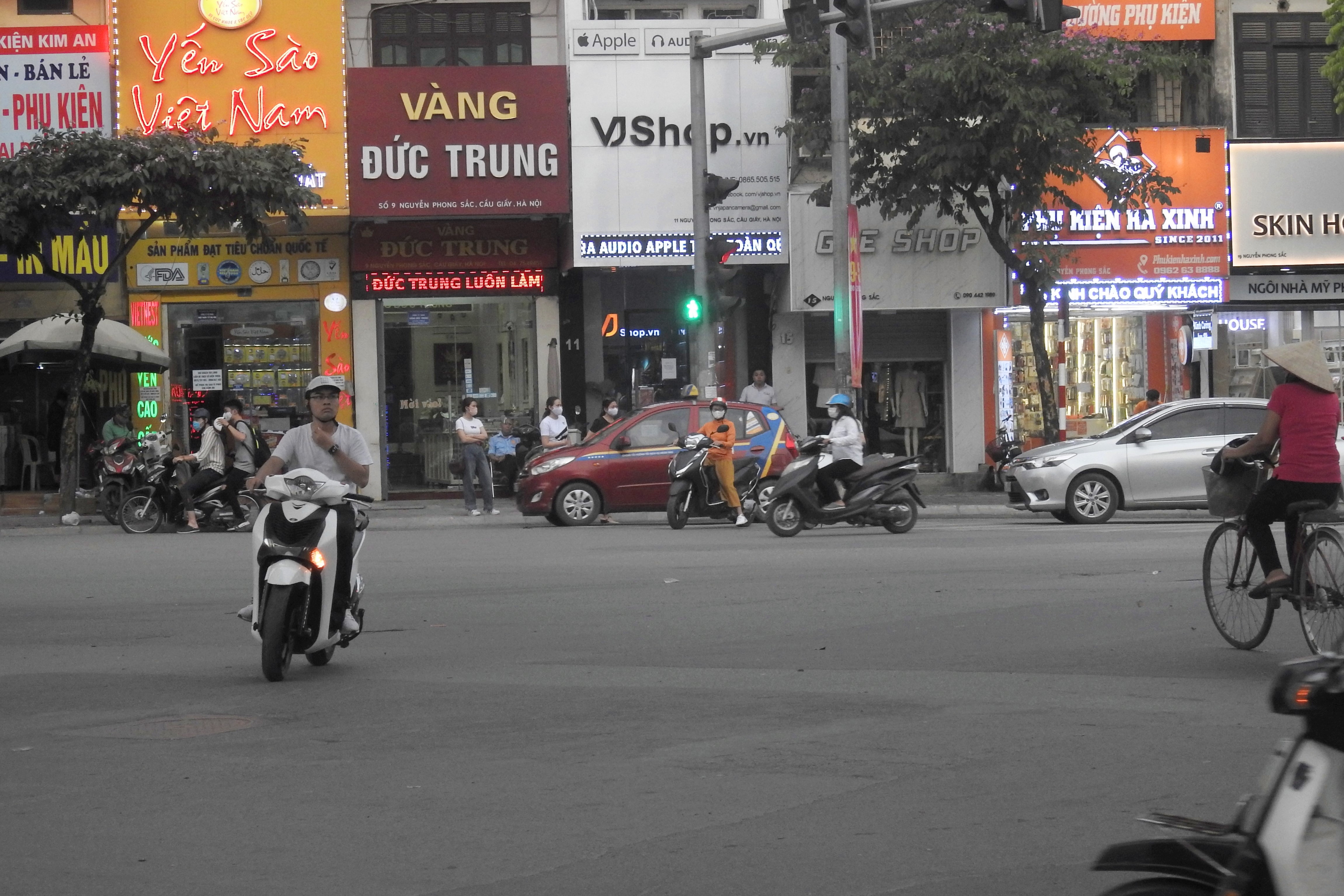 Nút giao thông dễ bị phạt ở Hà Nội: Ngã tư Xuân Thủy - Cầu Giấy - Trần Thái Tông - Nguyễn Phong Sắc - Ảnh 15. Nút giao thông dễ bị phạt ở Hà Nội: Ngã tư Xuân Thủy - Cầu Giấy - Trần Thái Tông - Nguyễn Phong Sắc - Ảnh 15.