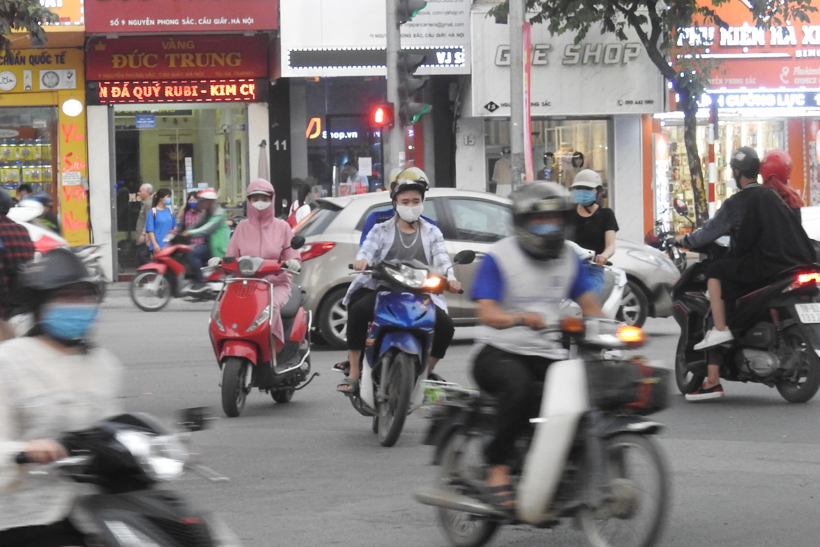 Nút giao thông dễ bị phạt ở Hà Nội: Ngã tư Xuân Thủy - Cầu Giấy - Trần Thái Tông - Nguyễn Phong Sắc - Ảnh 14. Nút giao thông dễ bị phạt ở Hà Nội: Ngã tư Xuân Thủy - Cầu Giấy - Trần Thái Tông - Nguyễn Phong Sắc - Ảnh 14.