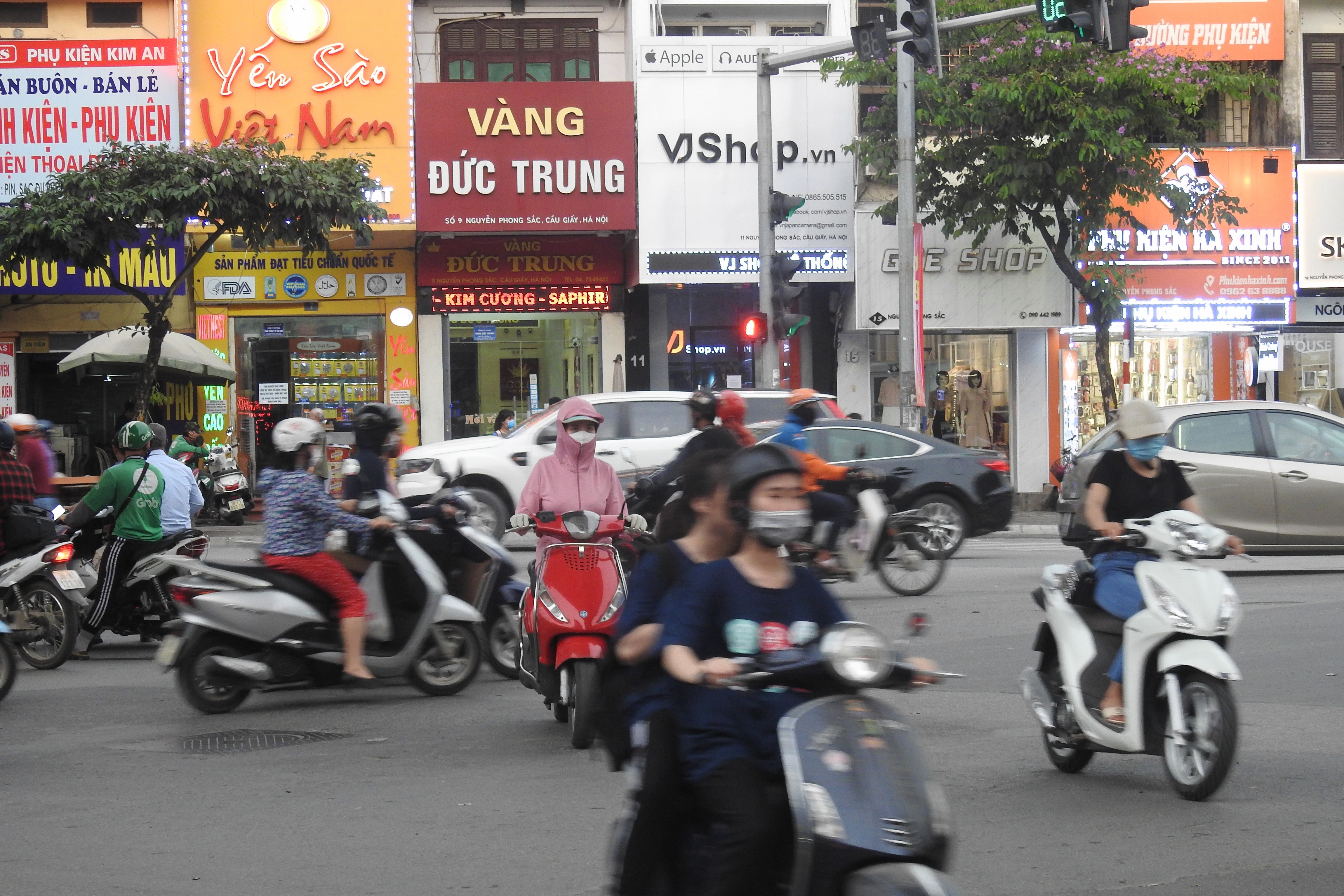Nút giao thông dễ bị phạt ở Hà Nội: Ngã tư Xuân Thủy - Cầu Giấy - Trần Thái Tông - Nguyễn Phong Sắc - Ảnh 10. Nút giao thông dễ bị phạt ở Hà Nội: Ngã tư Xuân Thủy - Cầu Giấy - Trần Thái Tông - Nguyễn Phong Sắc - Ảnh 10.