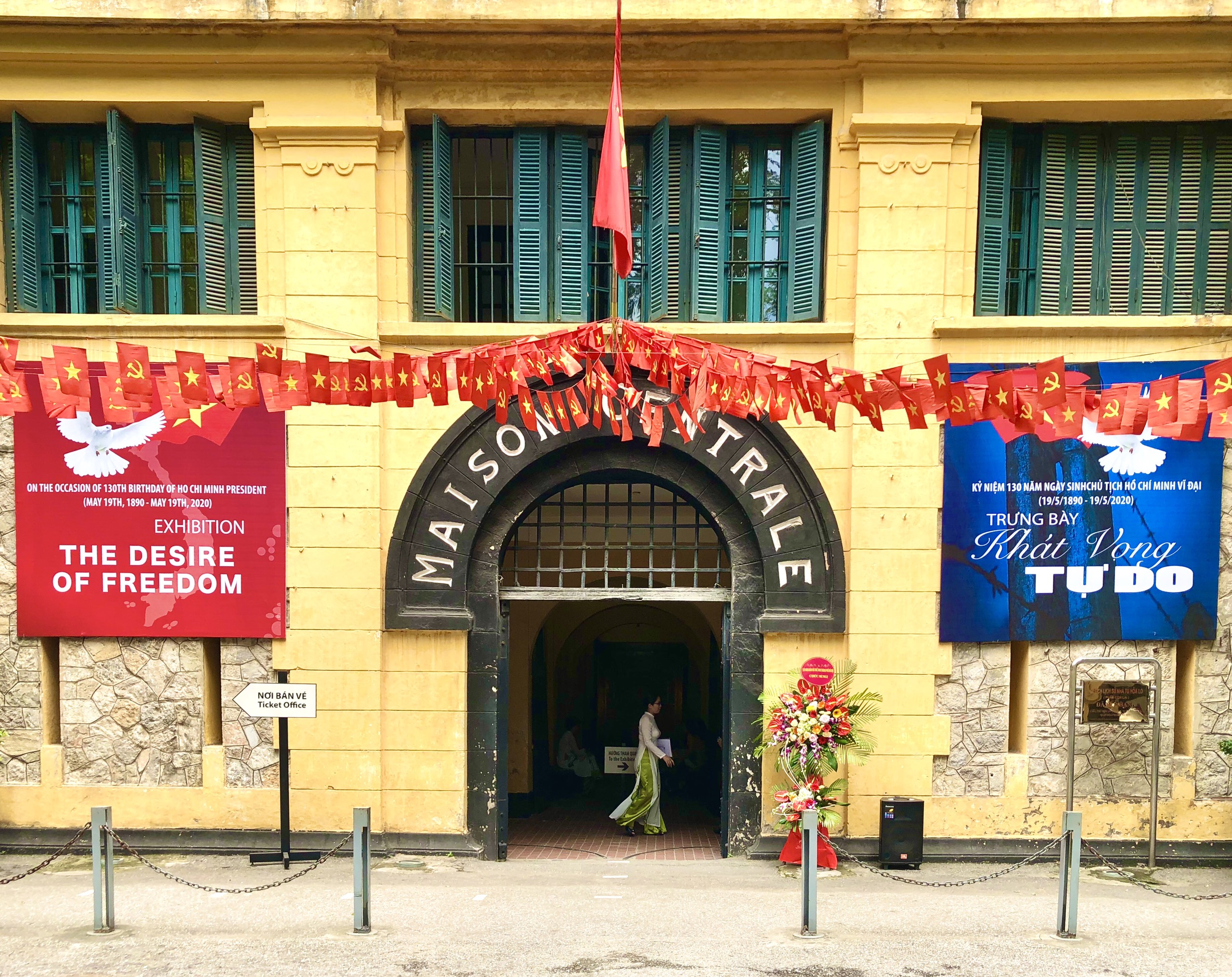 Ngày đầu các điểm tham quan, khu di tích ở Hà Nội mở cửa đón khách trở lại - Ảnh 5.