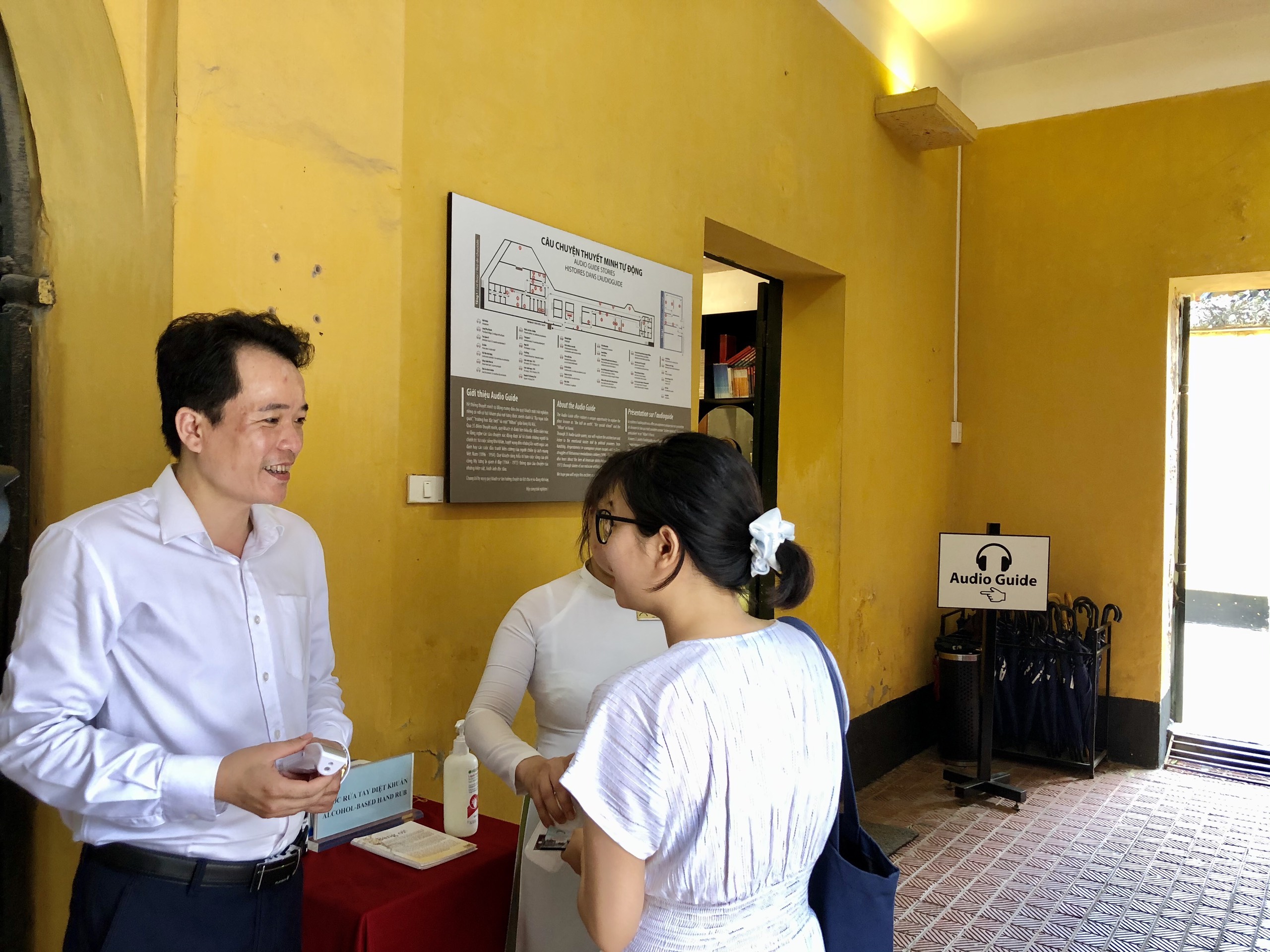 Ngày đầu các điểm tham quan, khu di tích ở Hà Nội mở cửa đón khách trở lại - Ảnh 6.