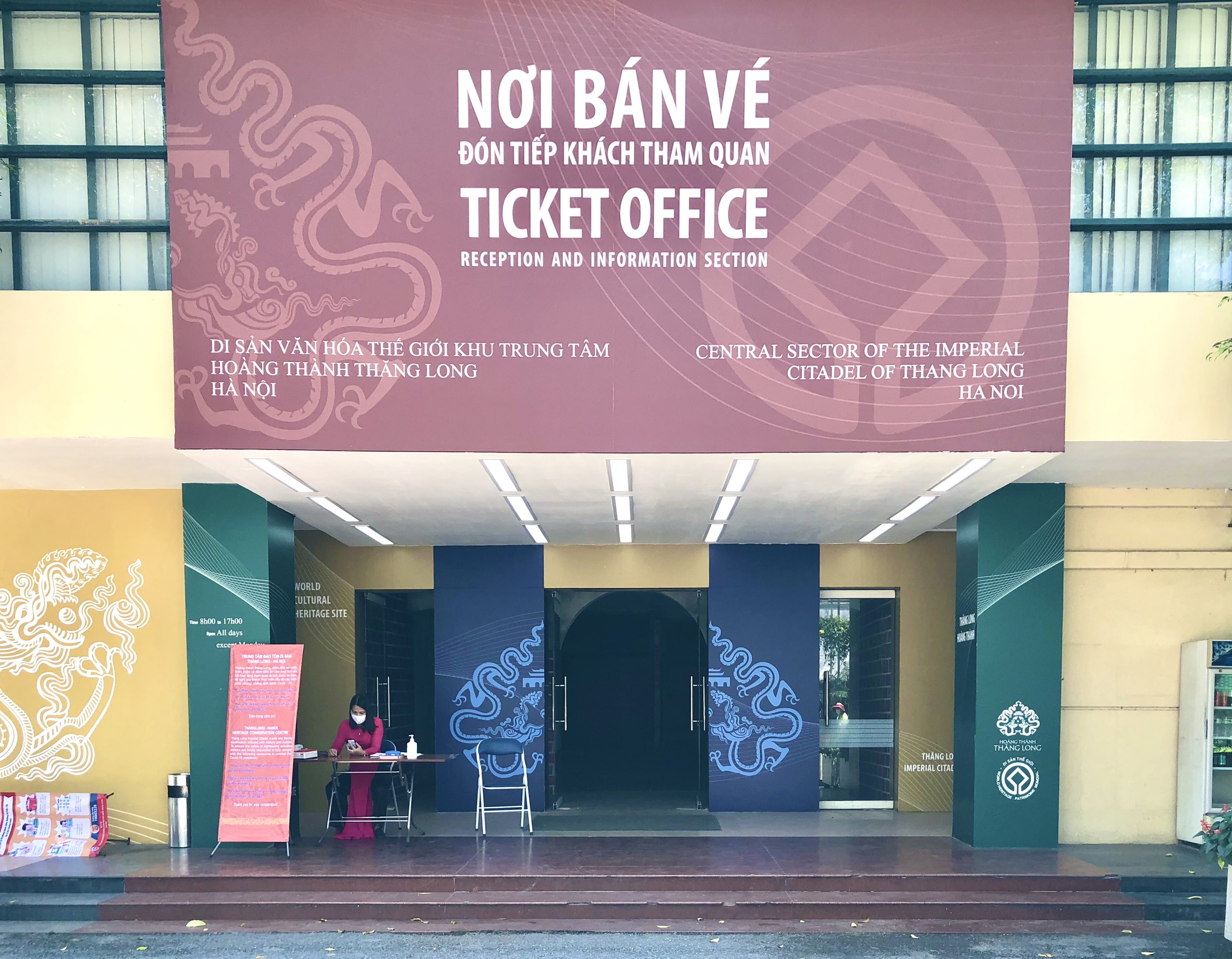 Ngày đầu các điểm tham quan, khu di tích ở Hà Nội mở cửa đón khách trở lại - Ảnh 9.