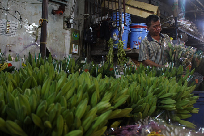 Tiểu thương chợ đêm ở TP HCM: 'Chúng tôi vẫn thức đợi từng vị khách' - Ảnh 8. Tiểu thương chợ đêm ở TP HCM: 'Chúng tôi vẫn thức đợi từng vị khách' - Ảnh 8.