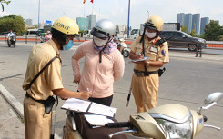 CSGT TP HCM ngày đầu dừng xe mà không cần lỗi ban đầu: Nhiều người vi phạm