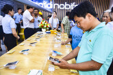 Nhà mạng cạnh tranh bán điện thoại giá rẻ, người dùng được lợi nhiều hơn khi mua