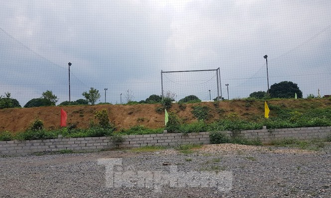 Cận cảnh biệt thự, nhà vườn trái phép 'mọc' trên đồi ở Ba Vì - Ảnh 8.