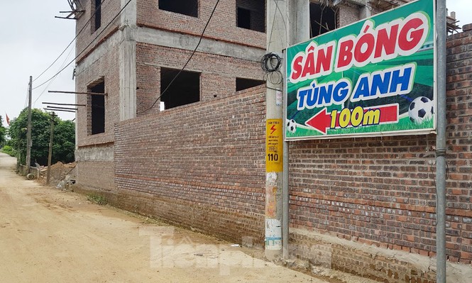 Cận cảnh biệt thự, nhà vườn trái phép 'mọc' trên đồi ở Ba Vì - Ảnh 7.