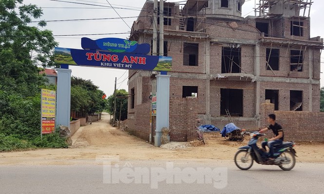 Cận cảnh biệt thự, nhà vườn trái phép 'mọc' trên đồi ở Ba Vì - Ảnh 1.
