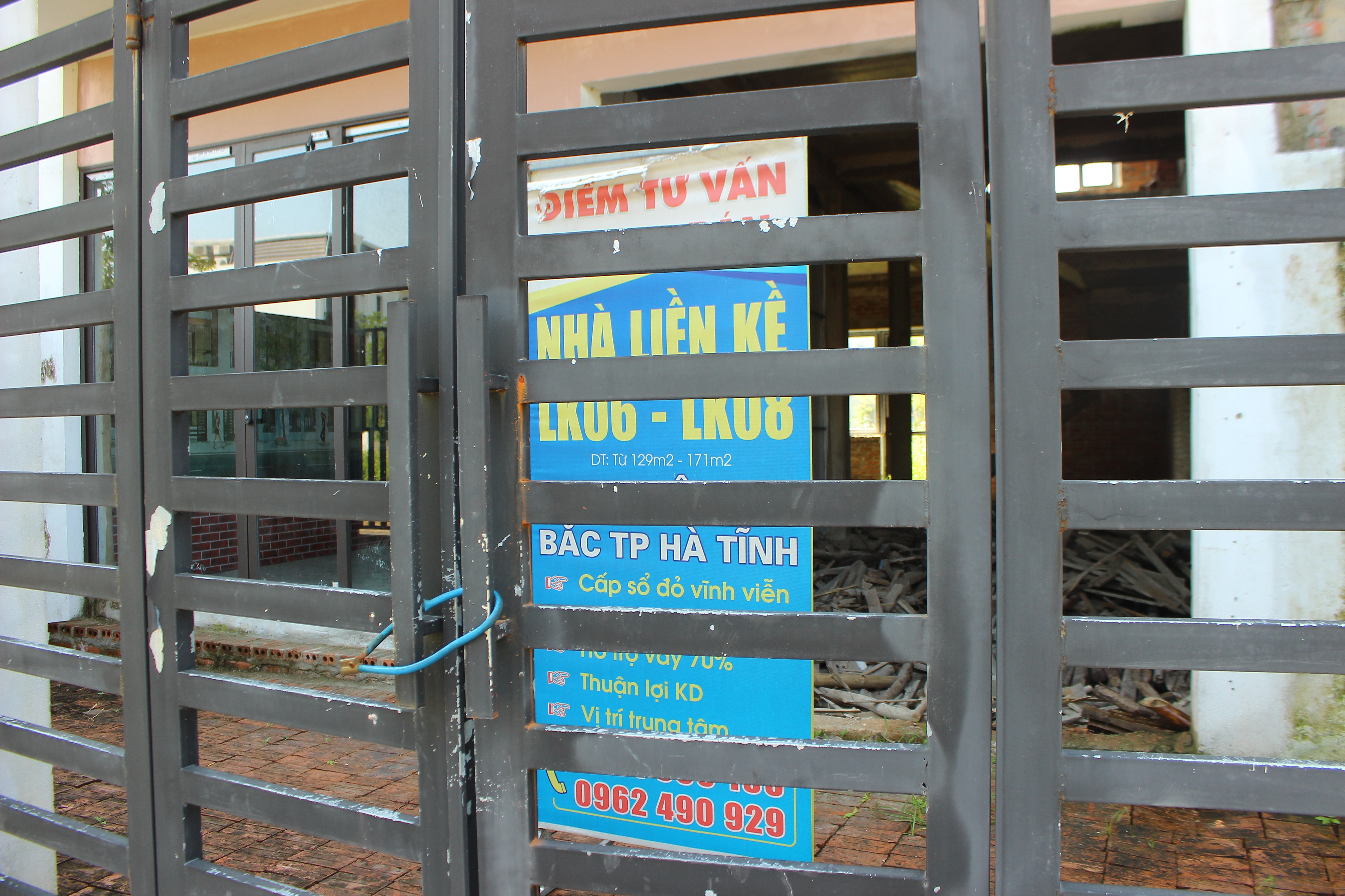 Hà Tĩnh: Hàng chục căn biệt thự hạng sang bỏ hoang giữa lòng thành phố - Ảnh 11.