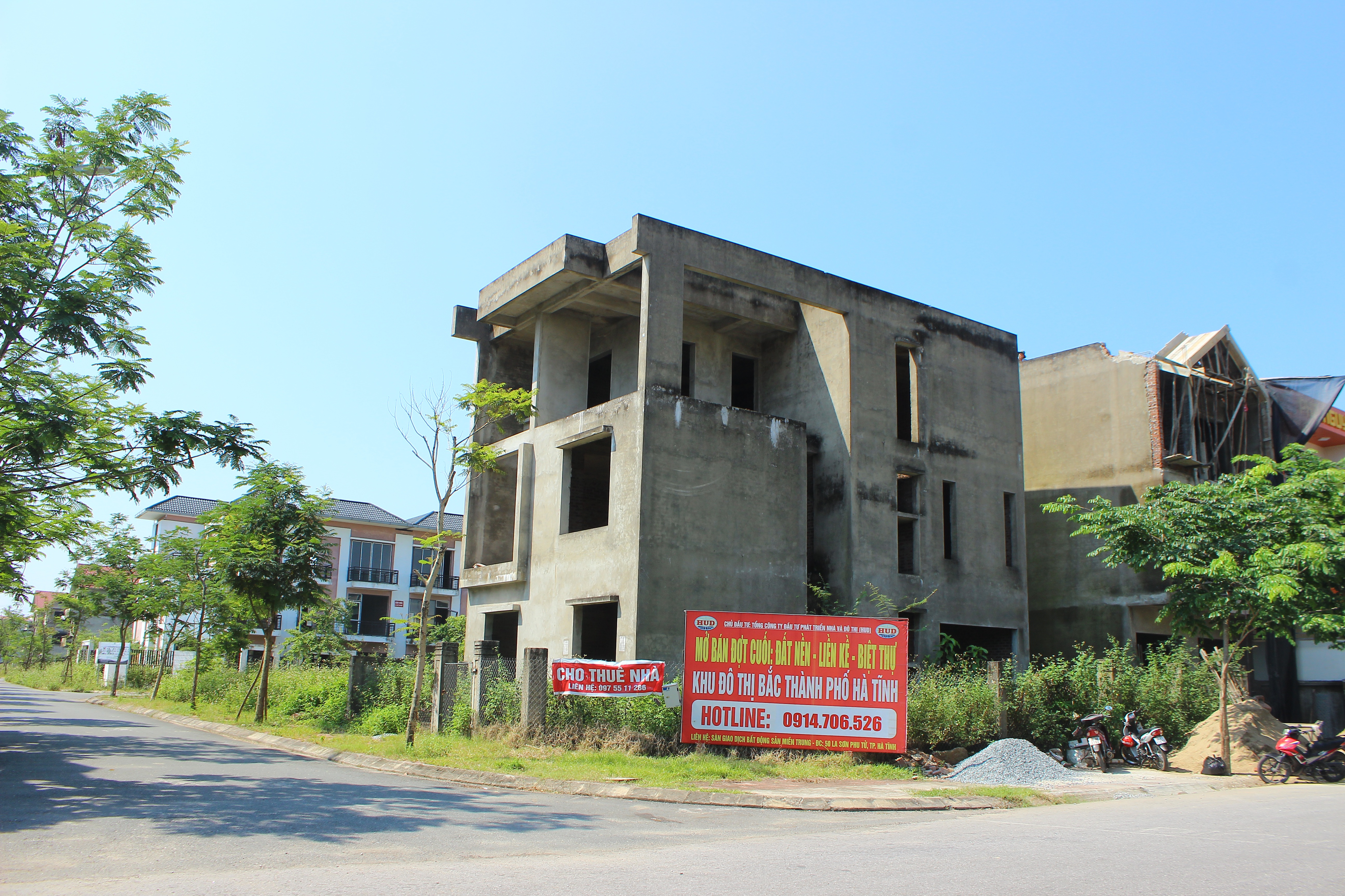 Hà Tĩnh: Hàng chục căn biệt thự hạng sang bỏ hoang giữa lòng thành phố - Ảnh 12.