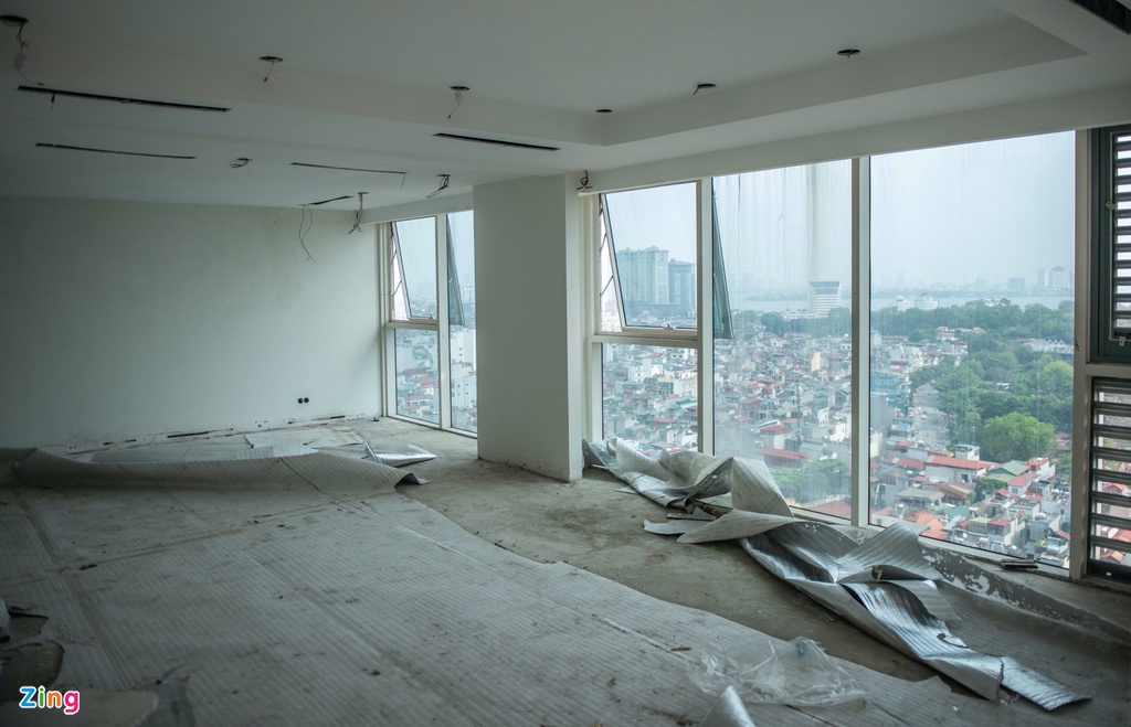 Phá dỡ vách kính, thiết bị điện nước tầng 18 tòa 8B Lê Trực - Ảnh 5. Phá dỡ vách kính, thiết bị điện nước tầng 18 tòa 8B Lê Trực - Ảnh 5.