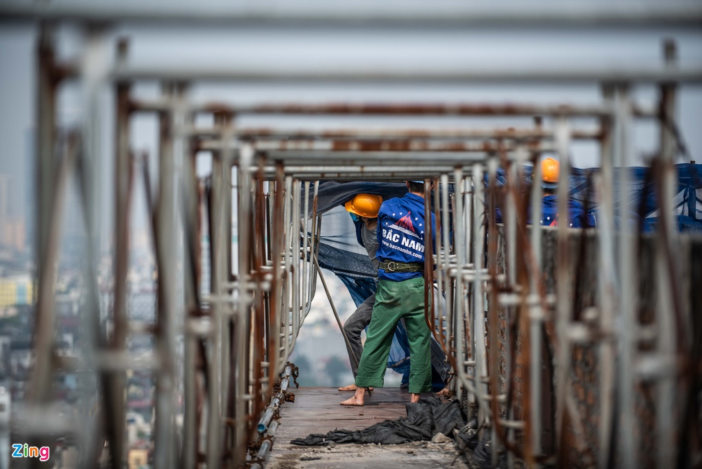 Phá dỡ vách kính, thiết bị điện nước tầng 18 tòa 8B Lê Trực - Ảnh 9. Phá dỡ vách kính, thiết bị điện nước tầng 18 tòa 8B Lê Trực - Ảnh 9.