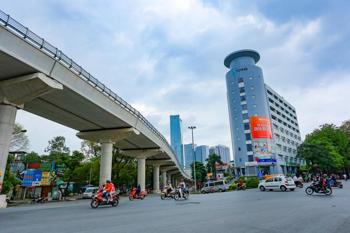 Cận cảnh 5 tuyến đường được mệnh danh đắt nhất hành tinh ở Hà Nội - Ảnh 2. Cận cảnh 5 tuyến đường được mệnh danh đắt nhất hành tinh ở Hà Nội - Ảnh 2.