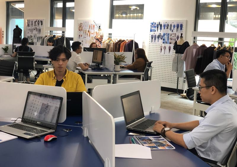 Doanh nghiệp siết lương giám đốc, cắt giảm nhân sự cấp thấp - Ảnh 1. Doanh nghiệp siết lương giám đốc, cắt giảm nhân sự cấp thấp - Ảnh 1.